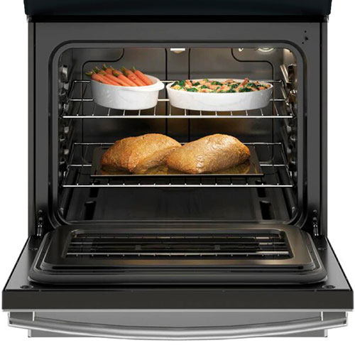 Capacidad y versatilidad en horno: su capacidad y variedad de acomodo permite cocinar
varios platillos simultáneamente.